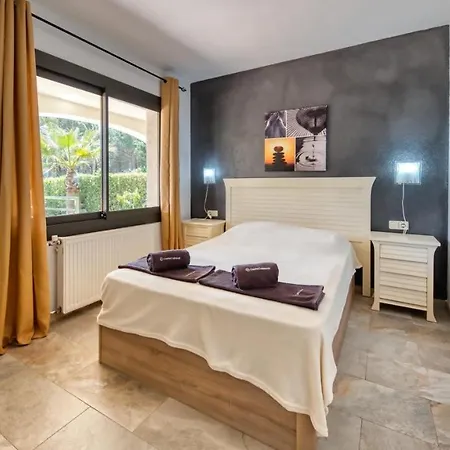 Villa Sleeps 22 Pool Wifi